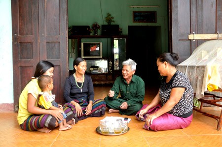 Bapak Ho Thanh Binh, sesepuh dukuh yang memelopori pengembangan ekonomi di daerah pegunungan Lao Bao - ảnh 1